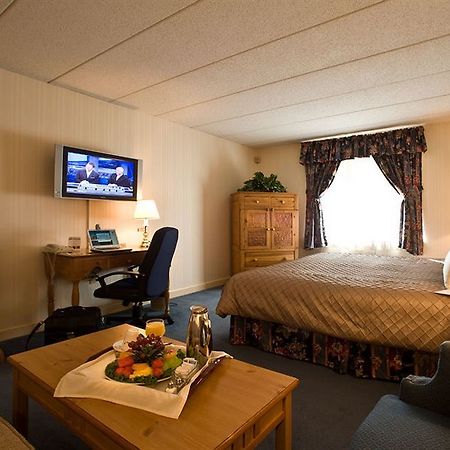 Westford Regency Inn & Conference Center Room photo