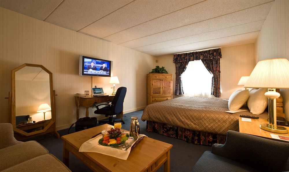 Westford Regency Inn & Conference Center Room photo